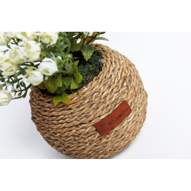 Pot à Fleur (Boule) 13cm revêtu avec des fibres naturelles (halfa) + Fleur