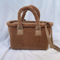 Sac à main Fluffy marron en Tissu Mouton avec Bandoulière Beige