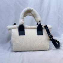 Sac à main Fluffy Blanc en Tissu Mouton avec Bandoulière noir